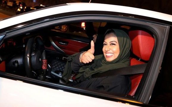 Mujeres de Arabia Saudita podrán manejar sus autos por primera vez en la historia.