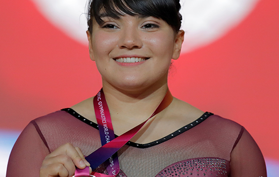 Alexa Moreno, la gimnasta mexicana que con medallas, le tapa la boca al bullying.