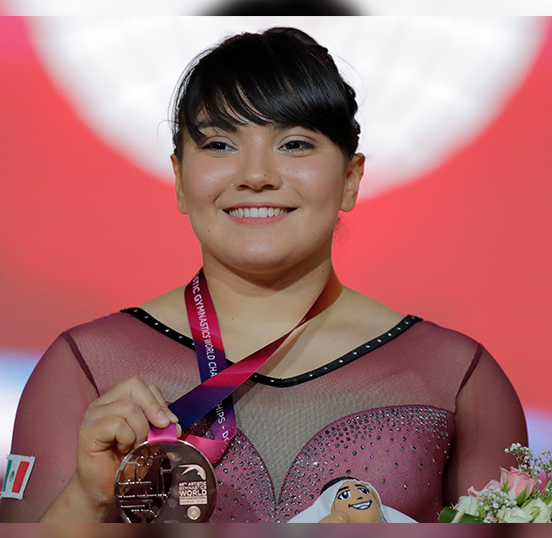 Alexa Moreno, la gimnasta mexicana que con medallas, le tapa la boca al bullying.