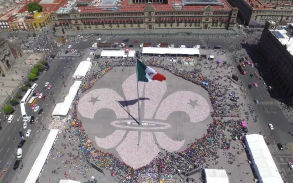 La flor Scout más grande del mundo, para ayudar a Siria y Turquía.