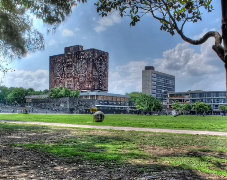 ¡Eclipsando la UNAM!