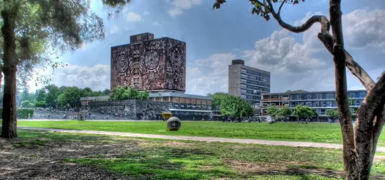 ¡Eclipsando la UNAM!